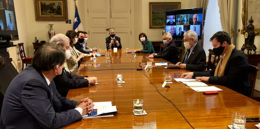 Jorge peña fernandez en la mesa de reactivacion economica por pandemia, junto al expresidente piñera y demas ministros sectoriales